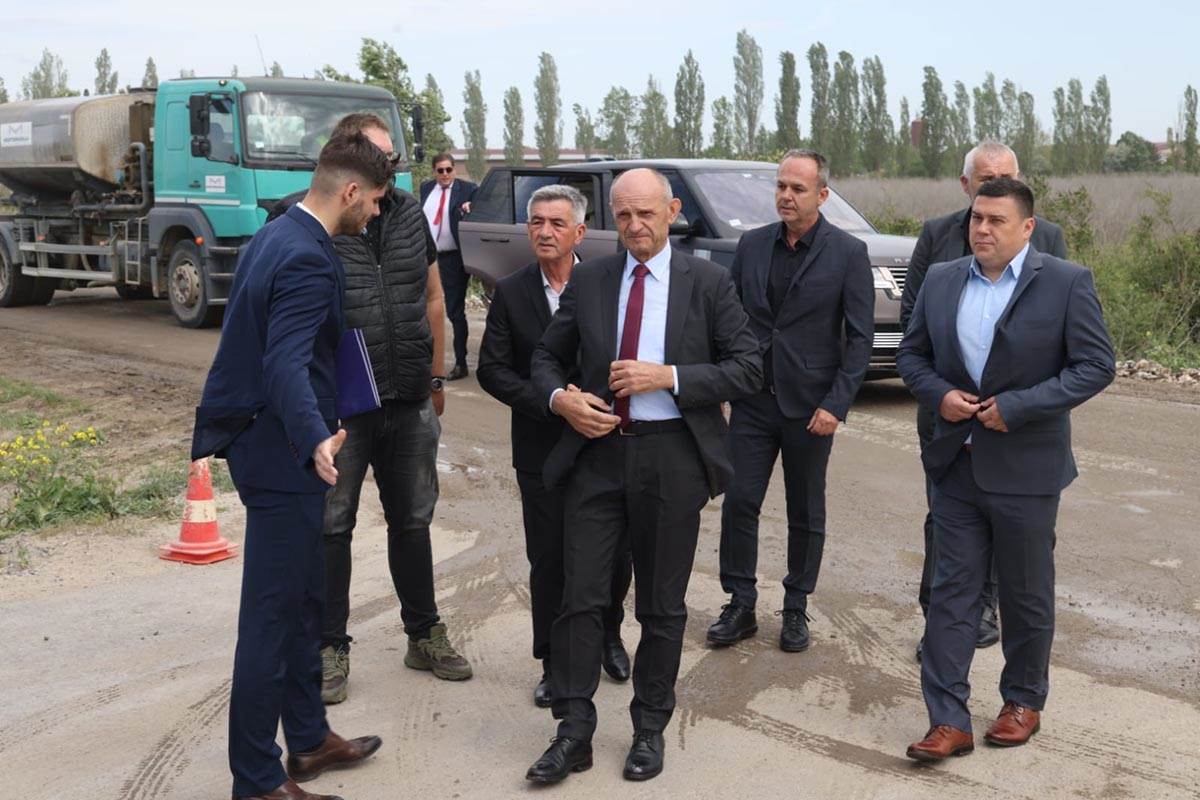 Surčin, stadion (18) copy.jpg