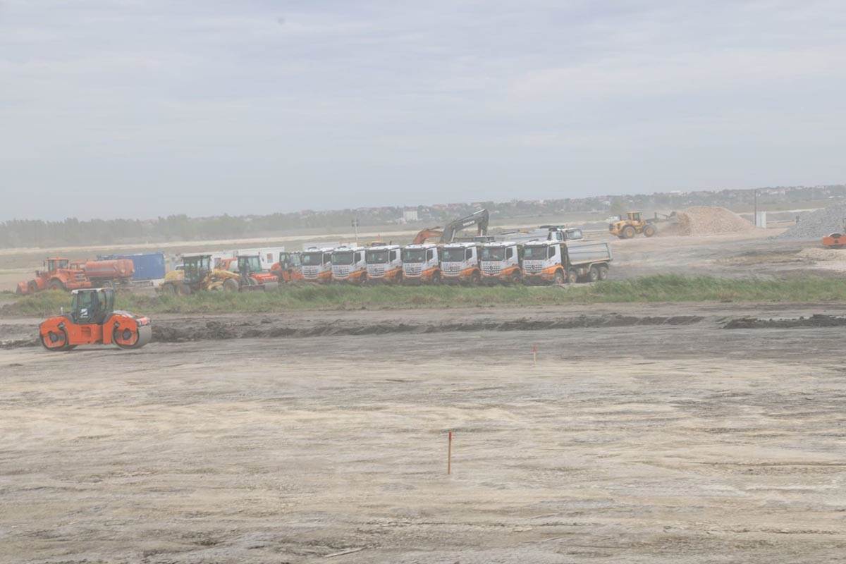 Surčin, stadion (17).jpg