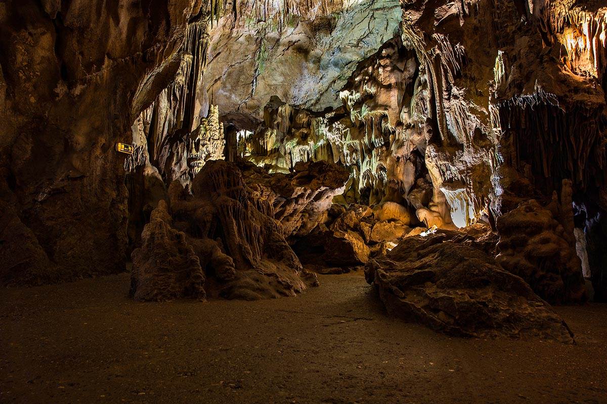 Resavska pećina, stalaktiti, stalagmiti (6) copy.jpg