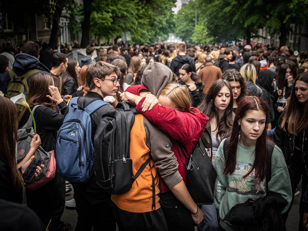 ribnikar_paljenje_sveća_za_žrtve_stefan_stojanović- (3).jpg
