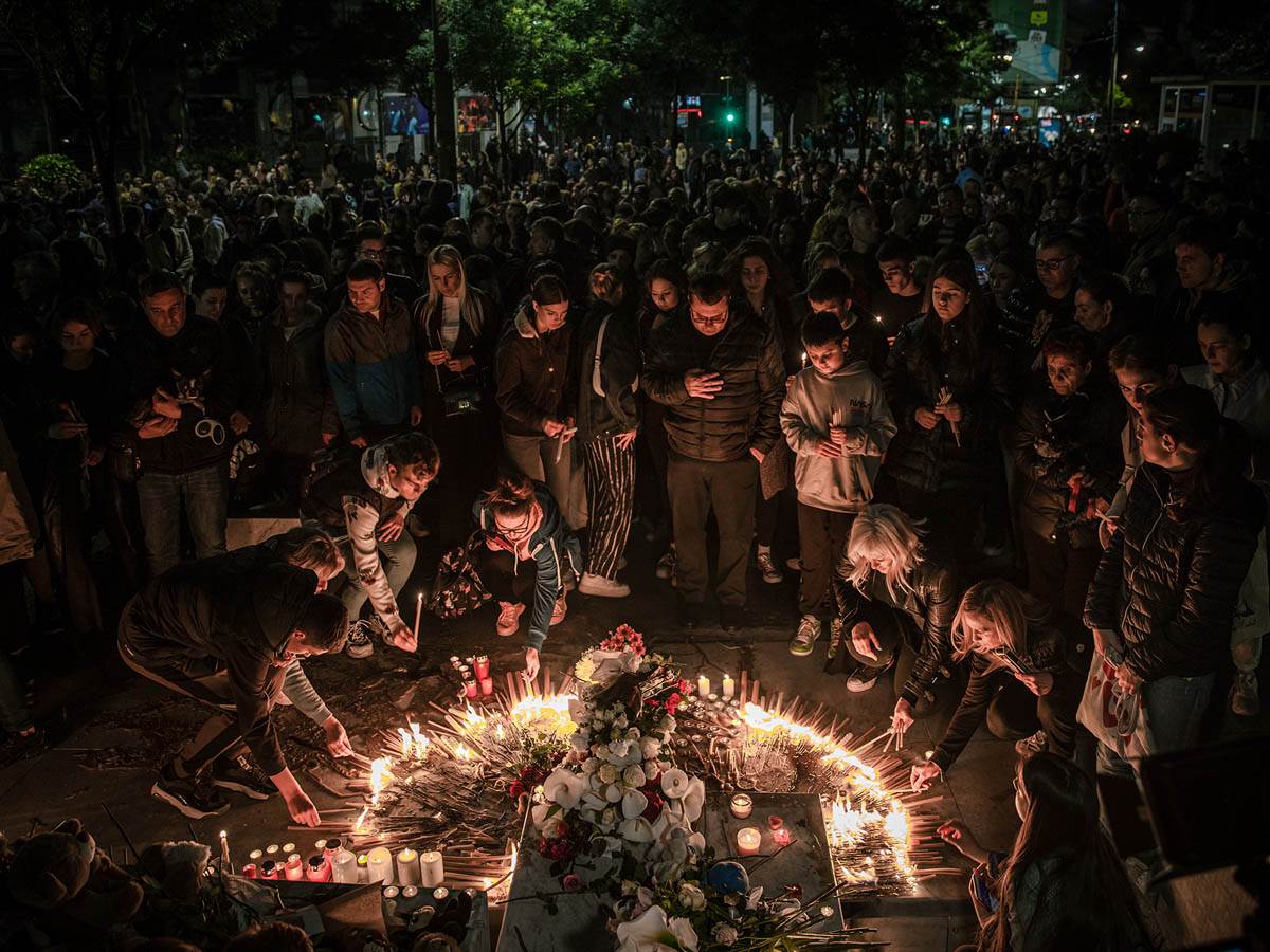 ribnikar_paljenje_sveća_za_žrtve_stefan_stojanović- (5).jpg