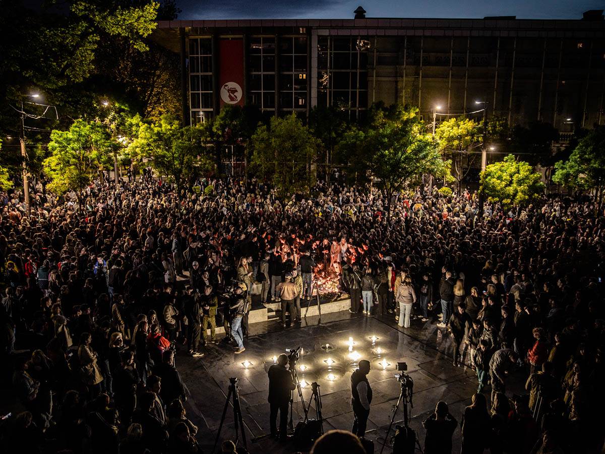 ribnikar_paljenje_sveća_za_žrtve_stefan_stojanović- (6).jpg