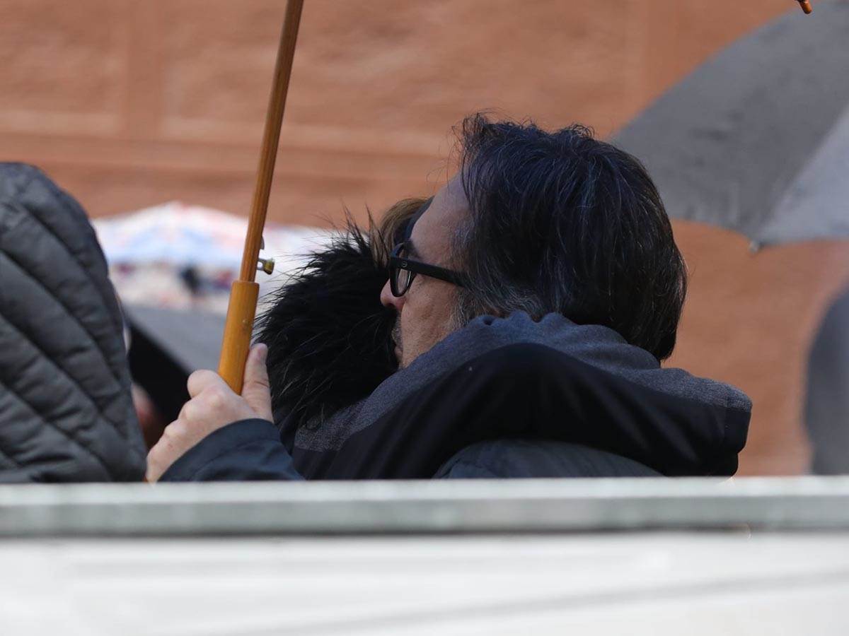 Roditelji žrtava se okupili ispred škole Vladislav Ribnikar