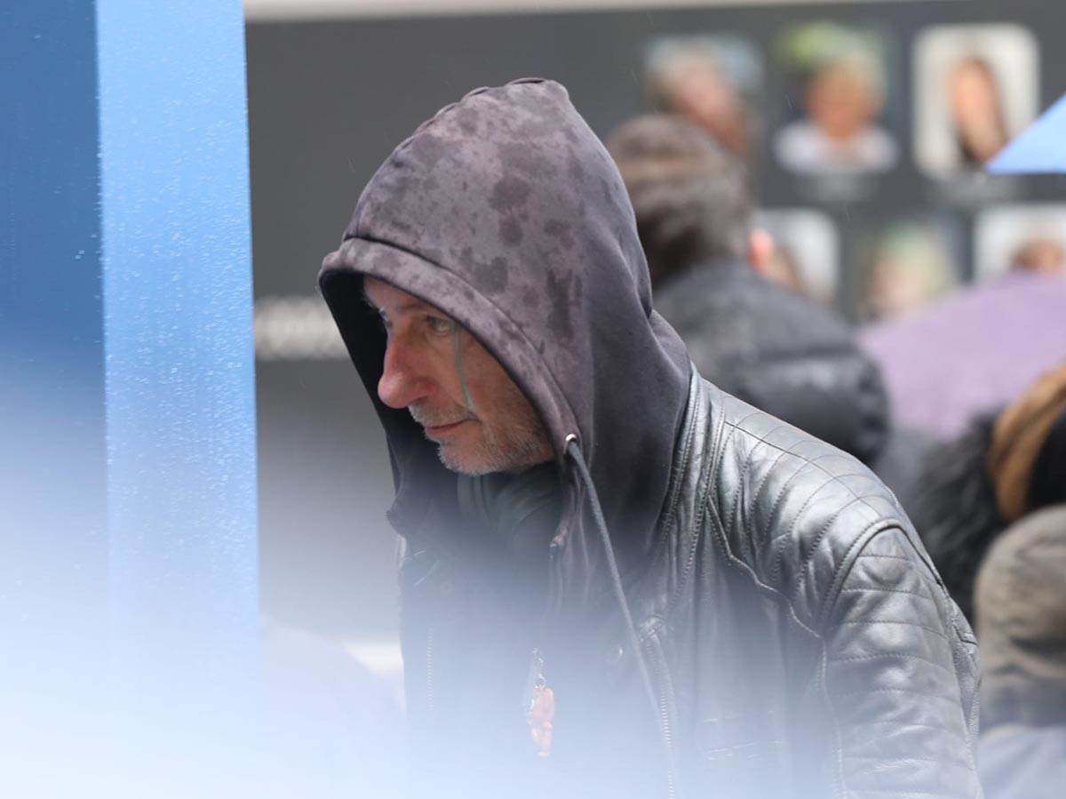 Roditelji žrtava se okupili ispred škole Vladislav Ribnikar