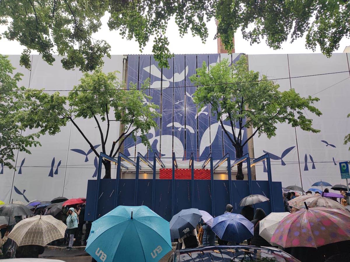 Ovako sada izgleda ulaz u skolu copy.jpg