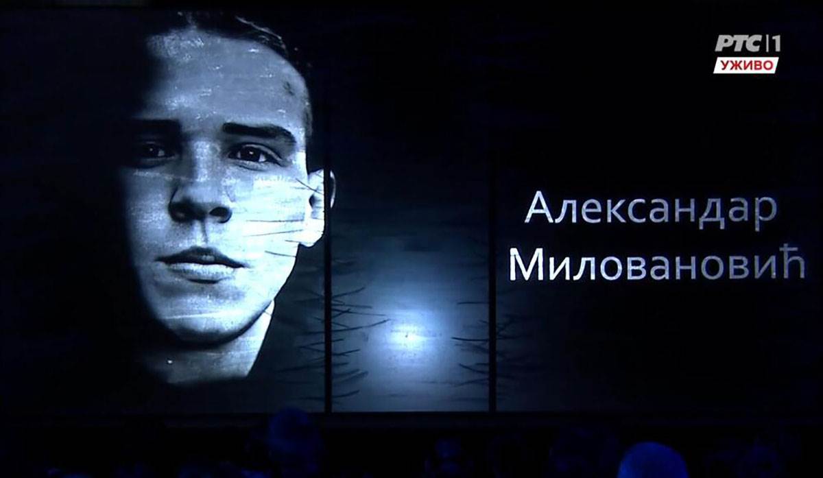 Scenski program posvećen stradalima u Ribnikaru i Mladenovcu (4).jpg