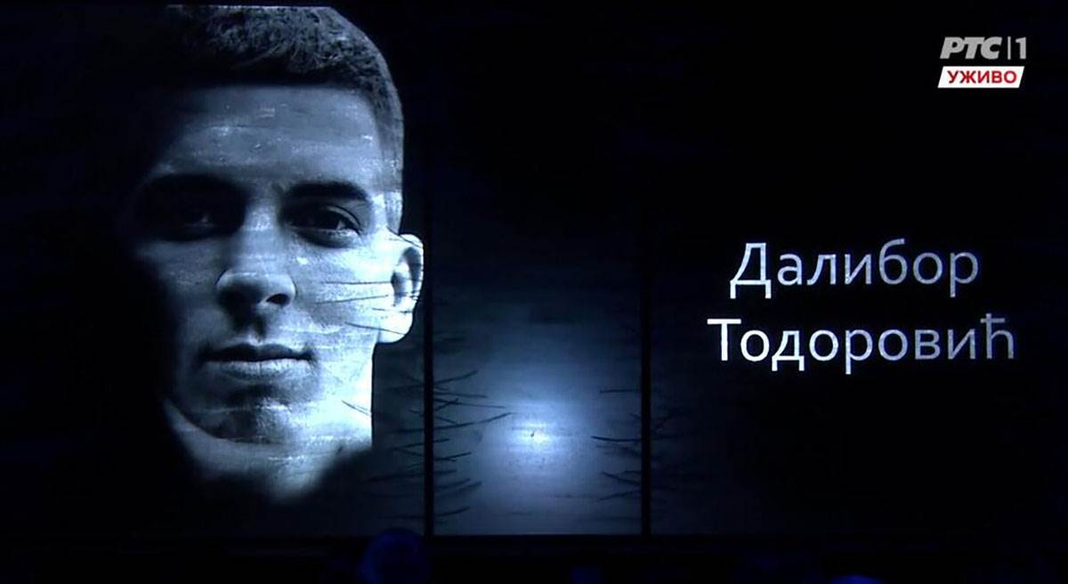 Scenski program posvećen stradalima u Ribnikaru i Mladenovcu (10).jpg