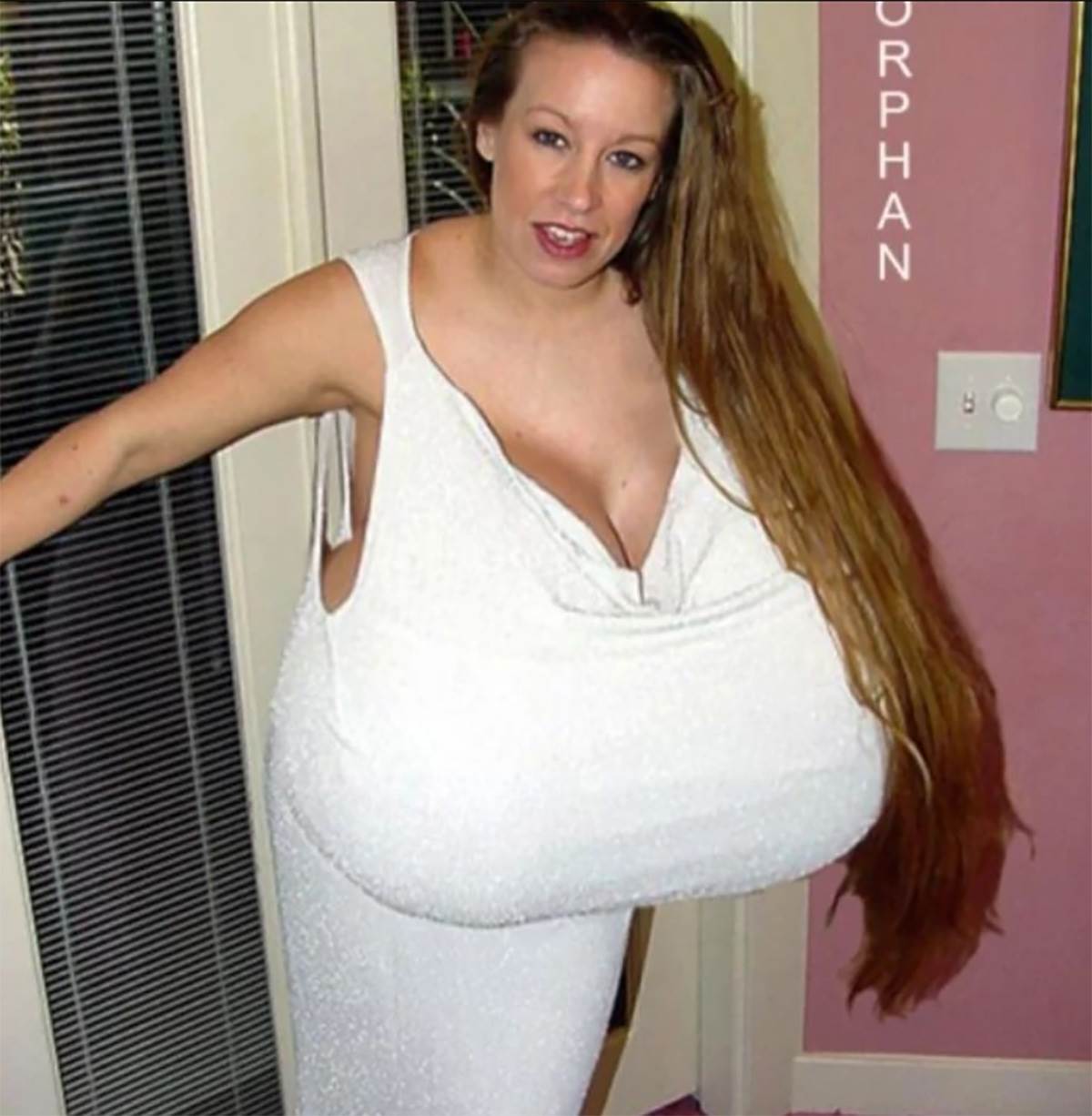 Žena sa najvećim grudima (6).jpg