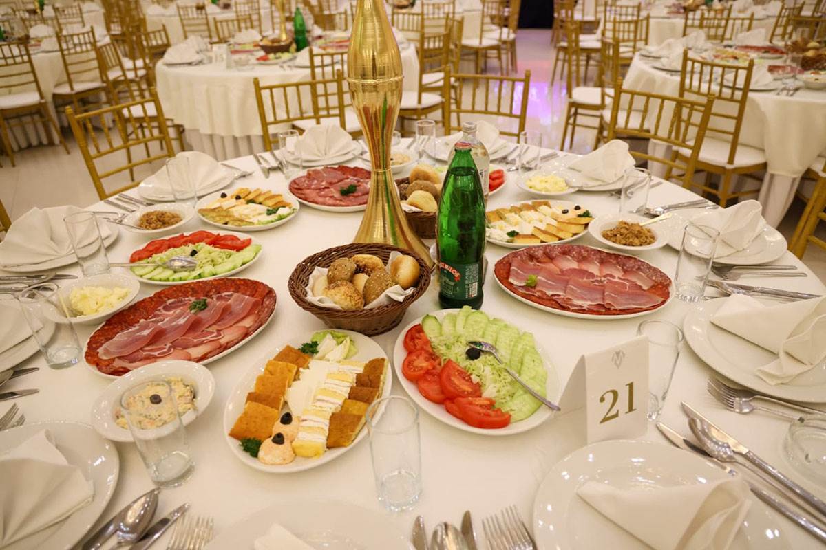 Bora Santana- Milica Kemez posluženje (5).jpg