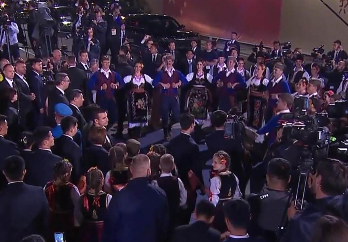 Si Điping gleda kolo (6).jpg