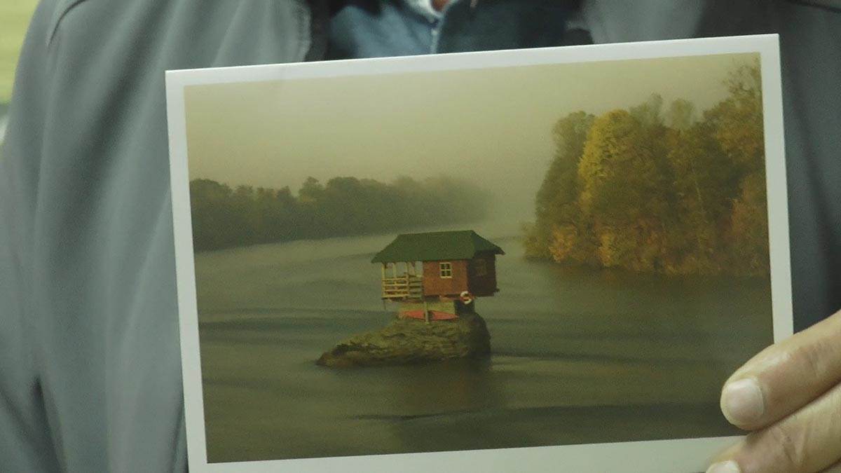 Hiljade turista iz Kine do sada obišlo Kućicu na Drini kod Bajine Bašte  (5).jpg