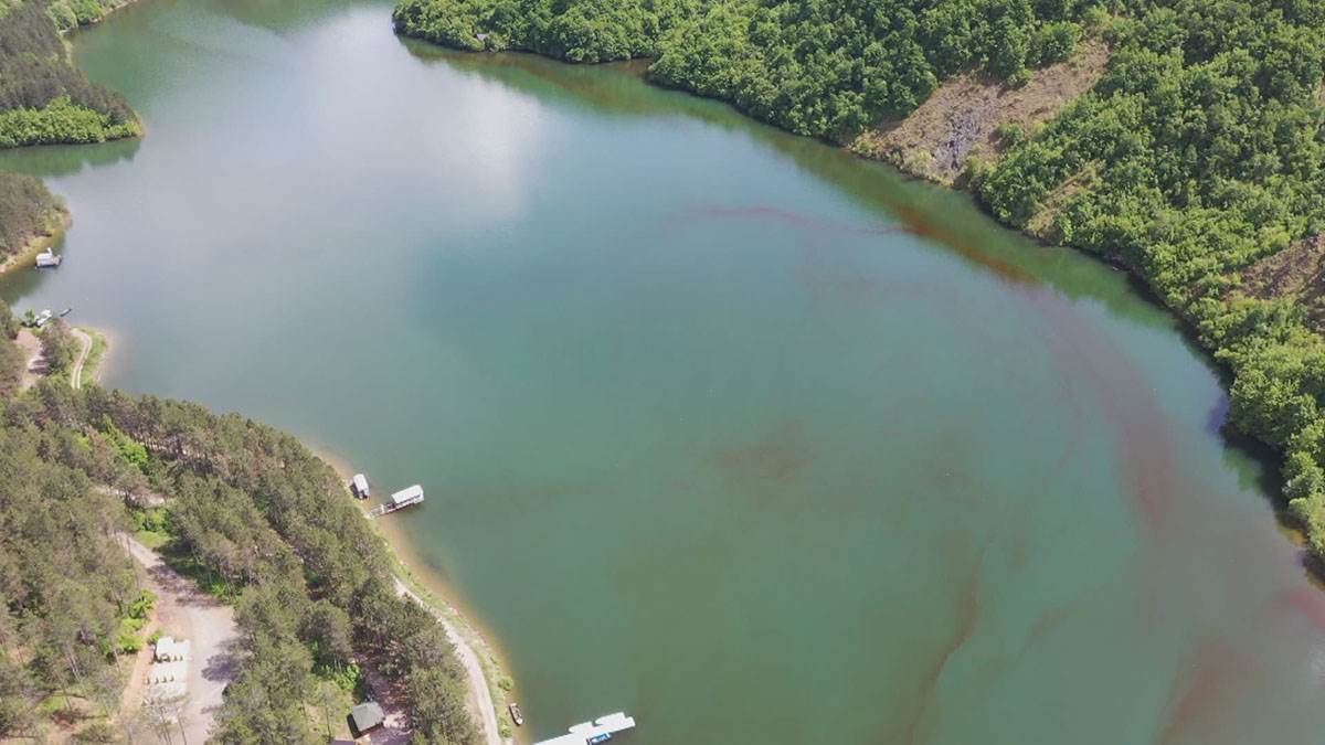 Crvene mrlje pljutaju rekom Lim kod Priboja (4) copy.jpg