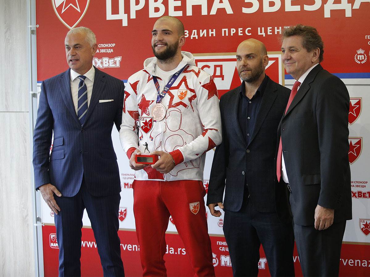 FK Crvena zvezda i SD Crvena zvezda (1).jpg