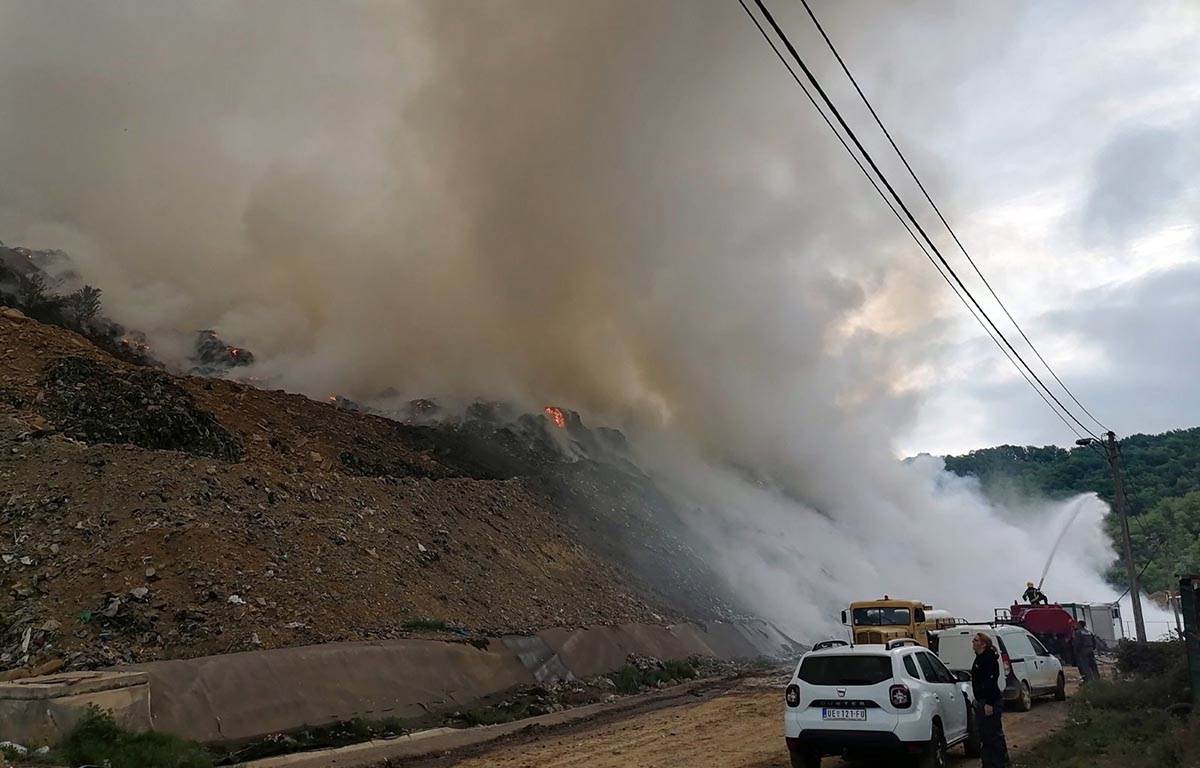 HELIKOPTERI POZAR DEPONIJA UZICE (8).jpg