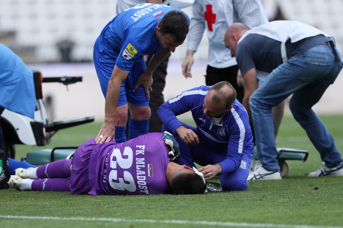 FK Partizan Mladost Lučani Hitna pomoć na terenu, sudar fudbalera Mladlosti