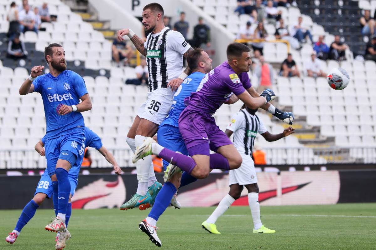 FK Partizan Mladost Lučani Hitna pomoć na terenu, sudar fudbalera Mladlosti