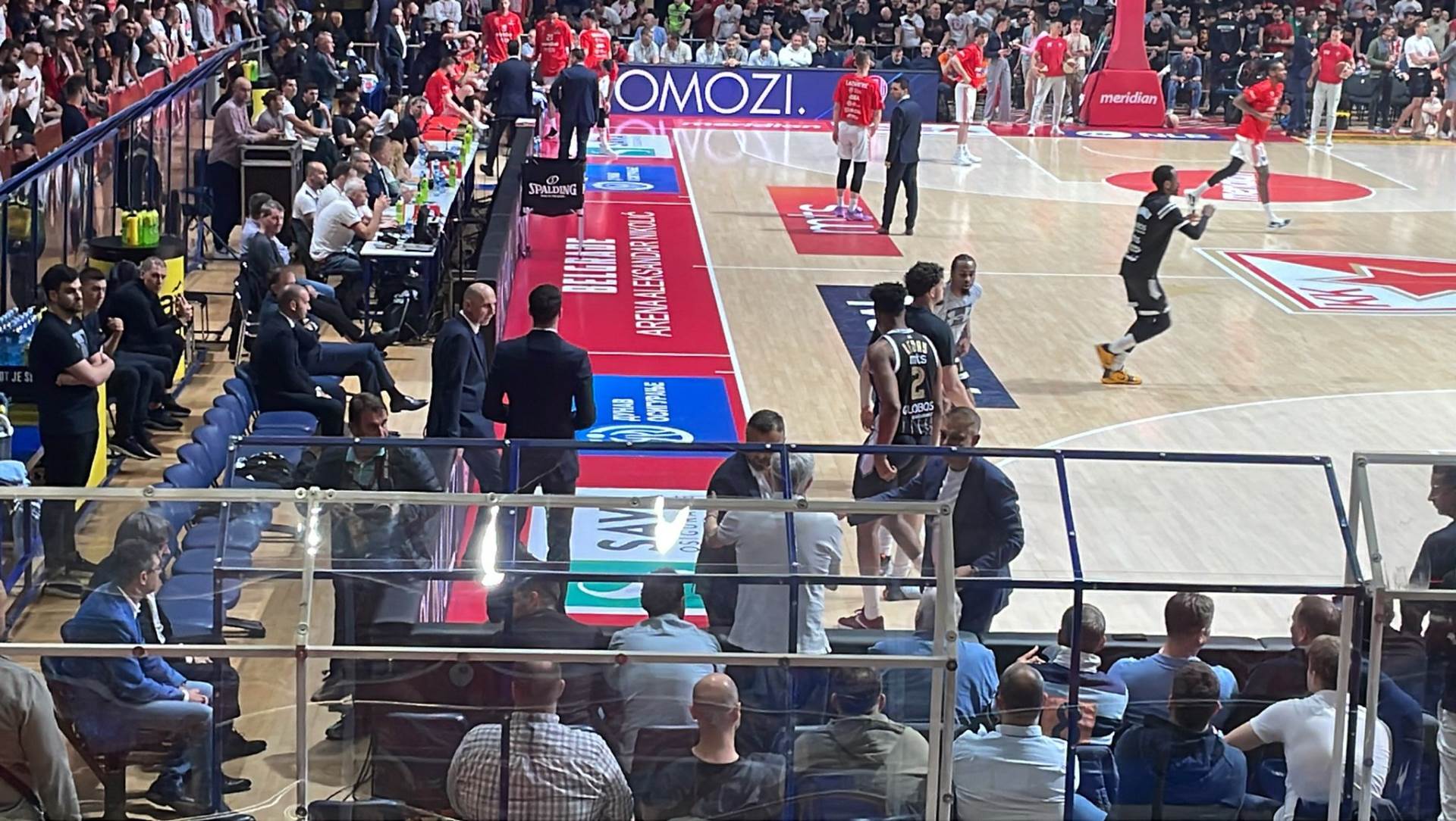 Drčelić prišao da se pozdravi sa delegacijom Partizana (4).jpg