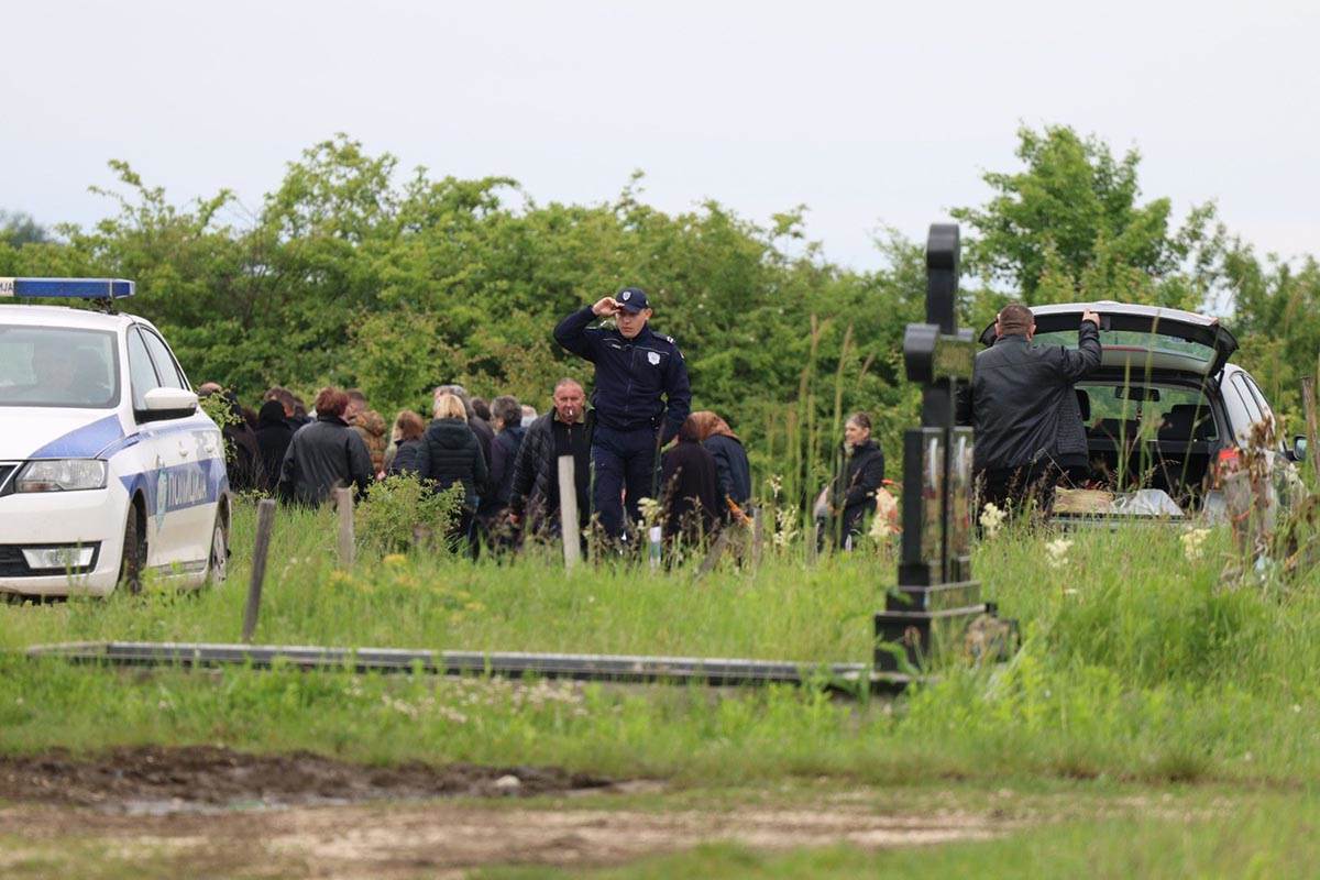 Otac osumnjičenog za ubistvo Danke Ilić bio na sahrani supruge
