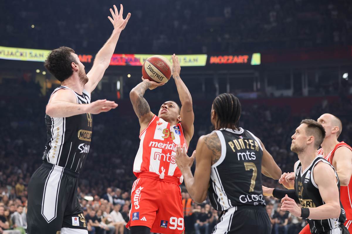 Crvena zvezda Partizan Košarka (1).JPG