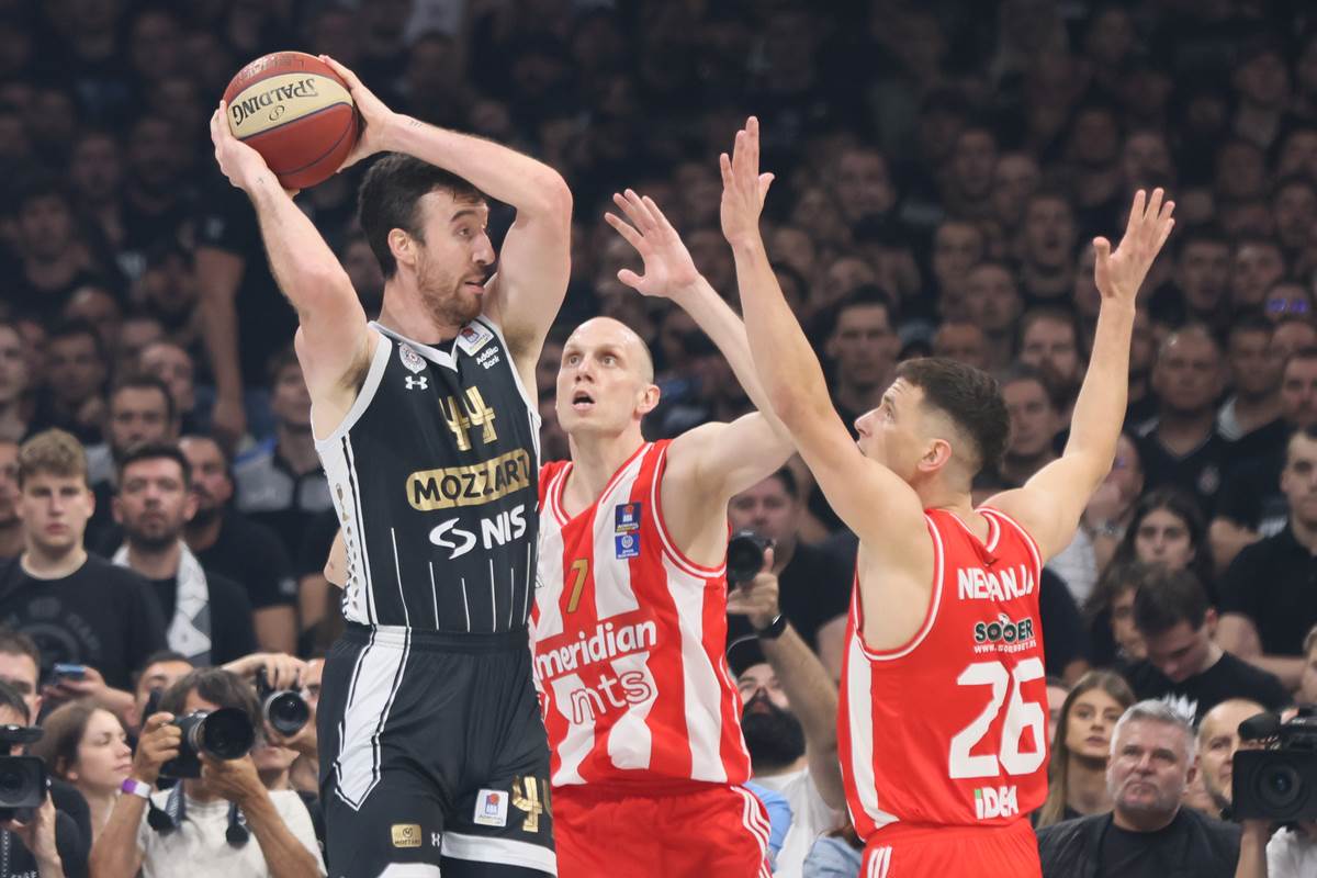 Crvena zvezda Partizan Košarka (13).JPG