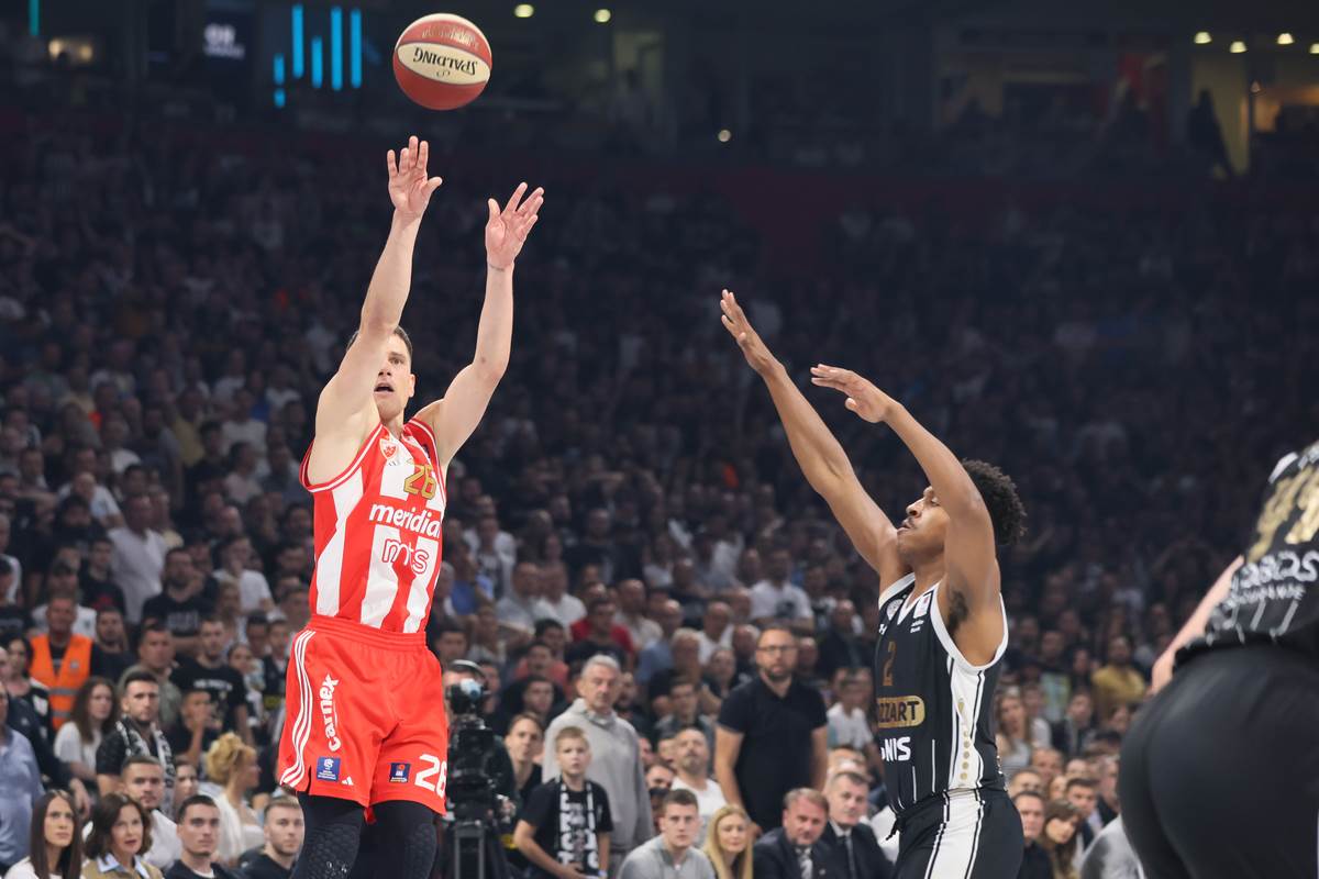 Crvena zvezda Partizan Košarka (12).JPG