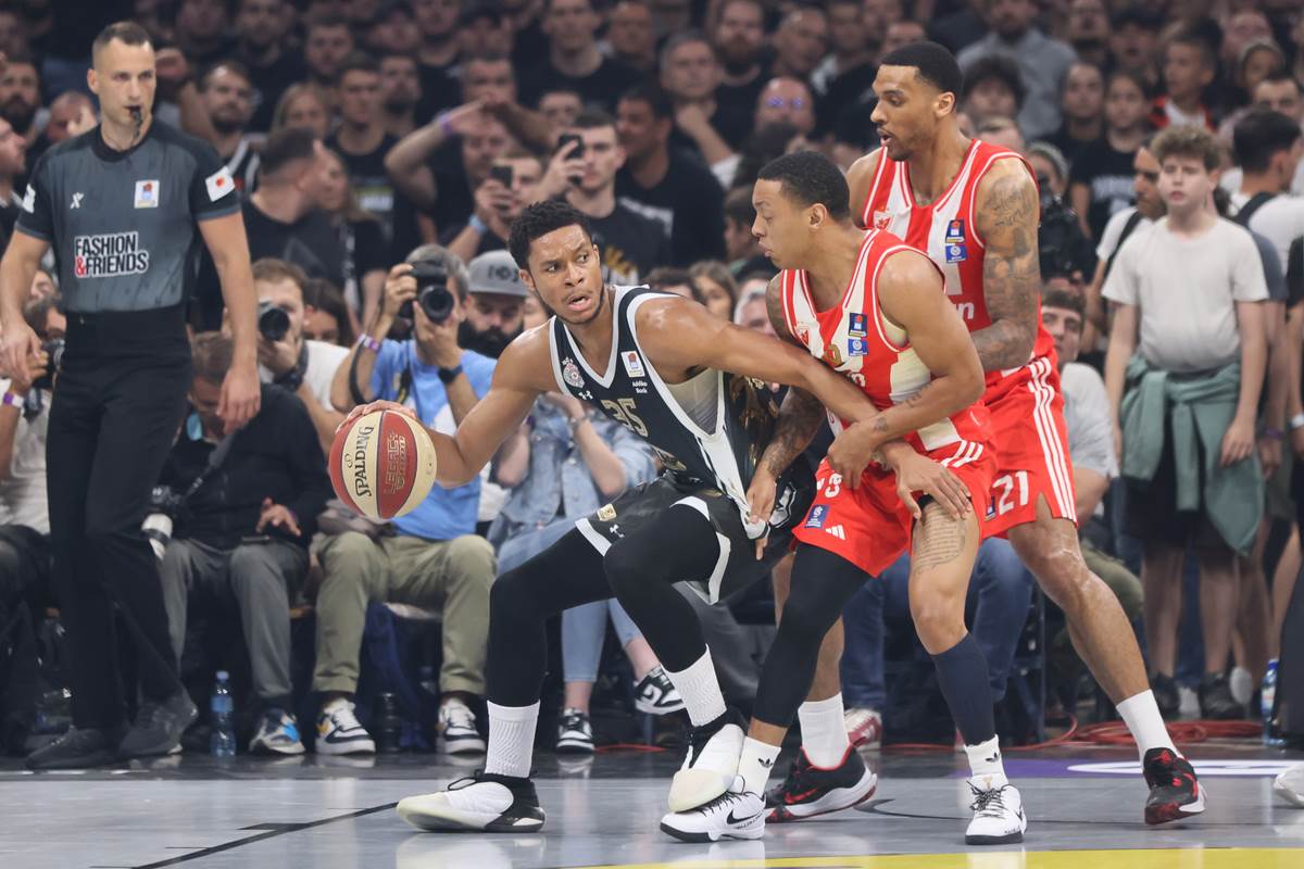 Crvena zvezda Partizan Košarka (11).JPG