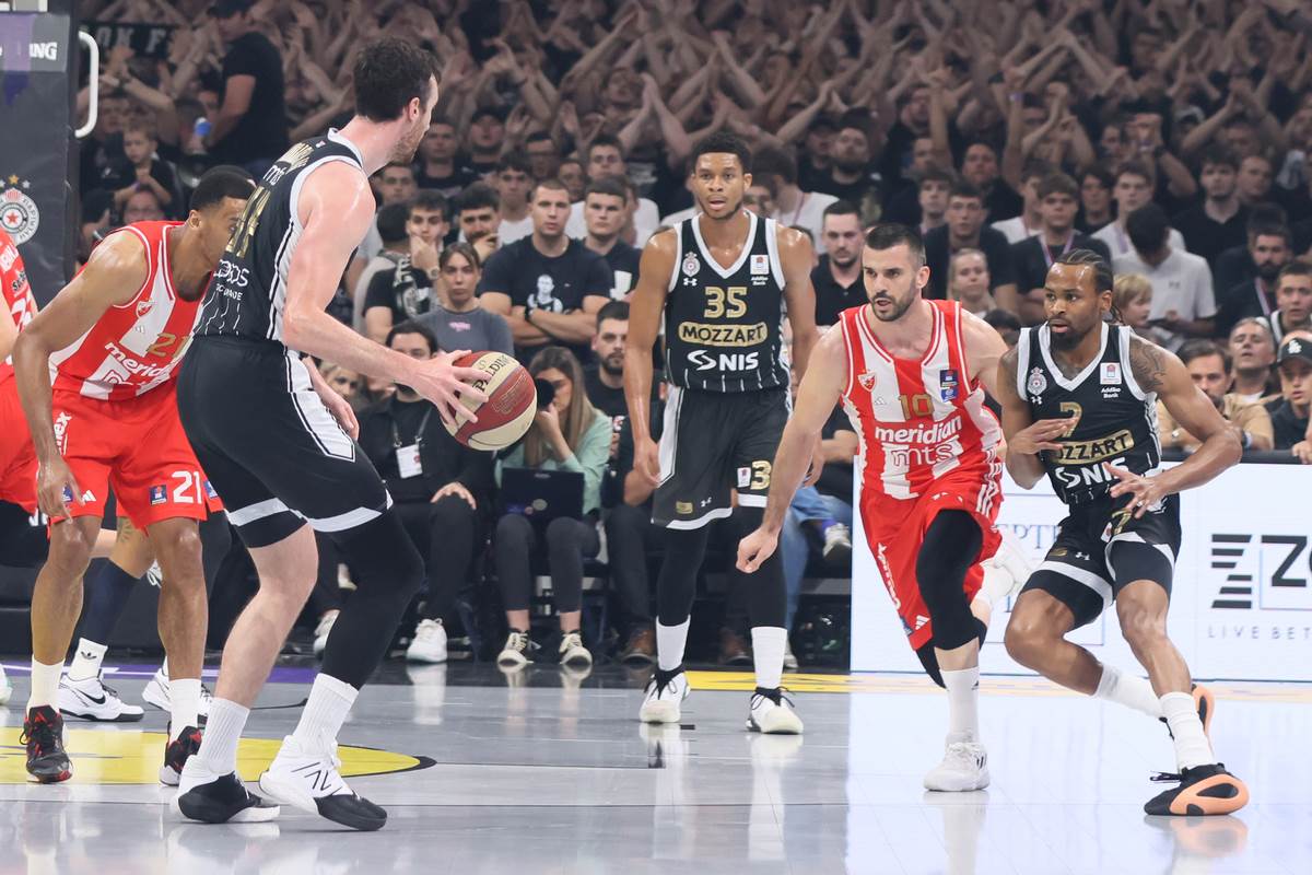 Crvena zvezda Partizan Košarka (9).JPG