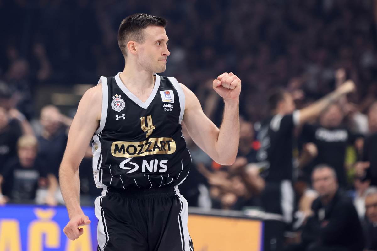 Crvena zvezda Partizan Košarka (9).JPG