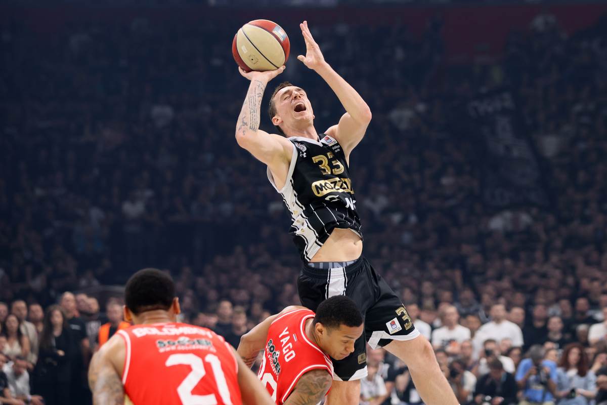 Crvena zvezda Partizan Košarka (1).JPG