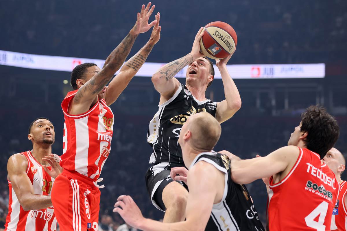 Crvena zvezda Partizan Košarka (1).JPG