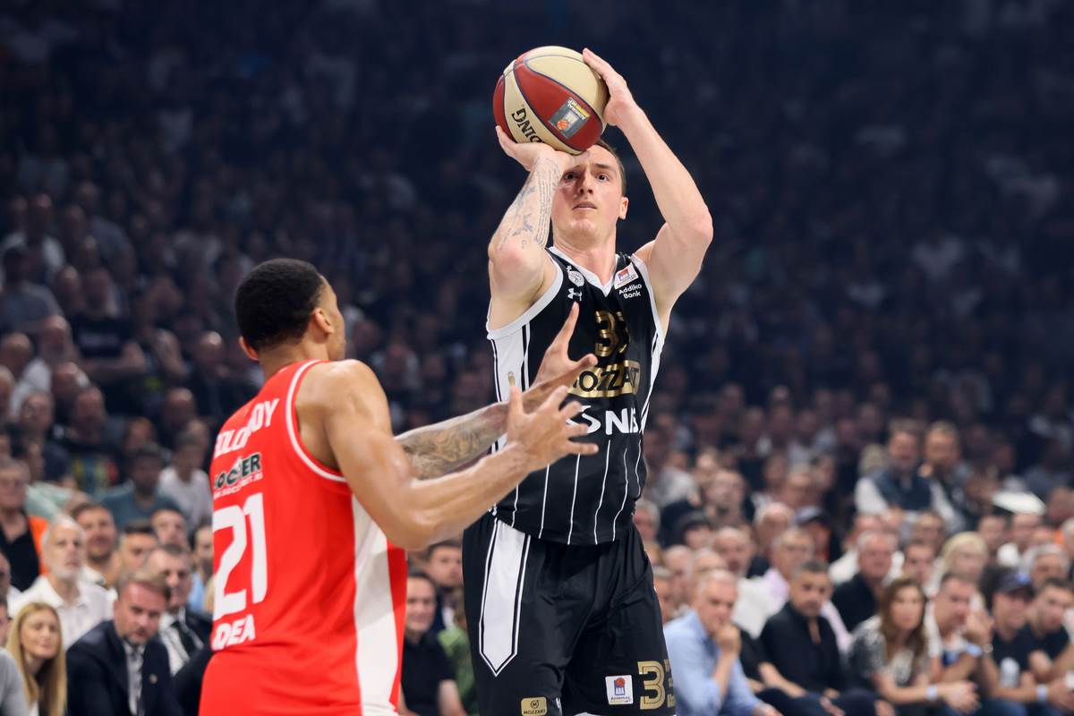 Crvena zvezda Partizan Košarka (2).JPG