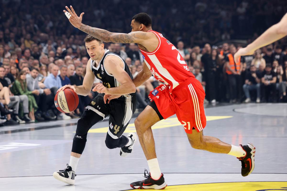 Crvena zvezda Partizan Košarka (1).JPG