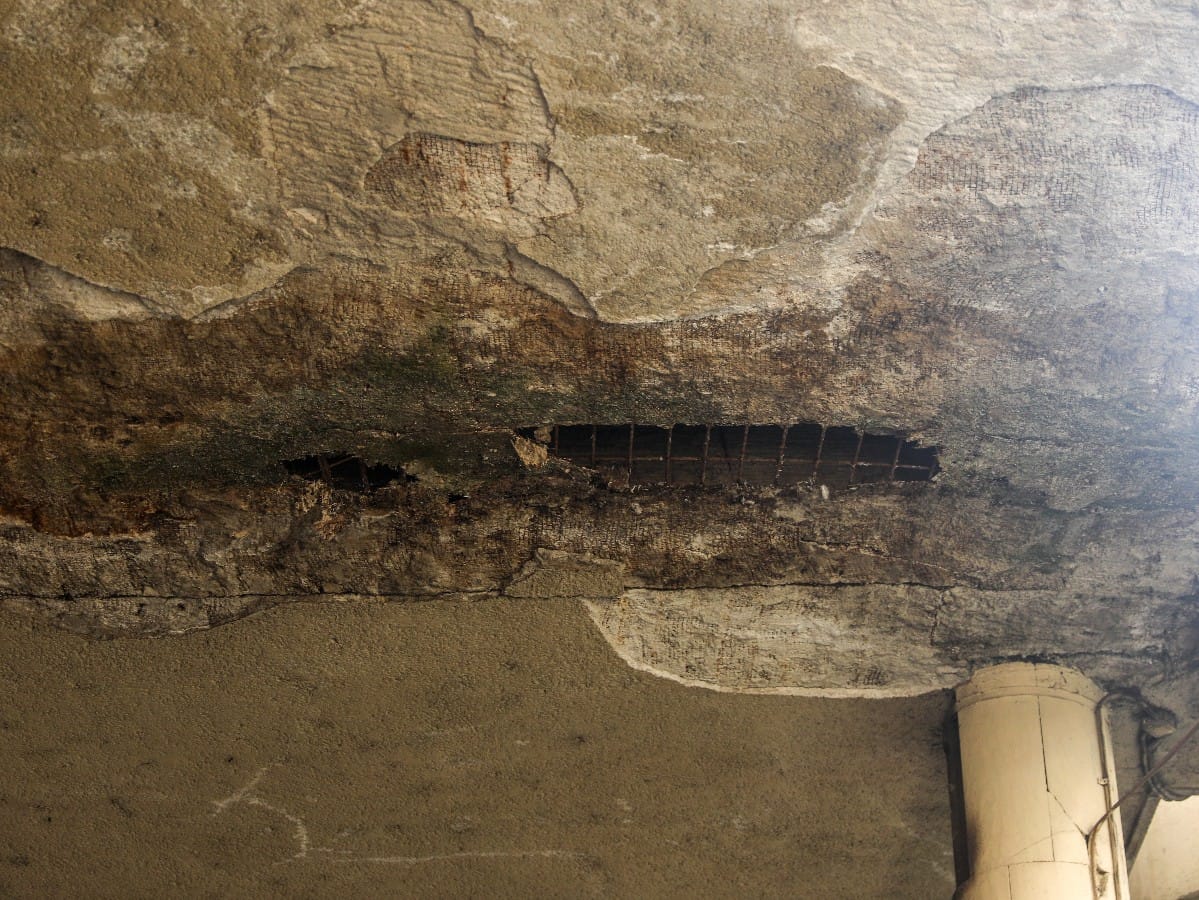 Bezistan urusava se plafon (13).jpg