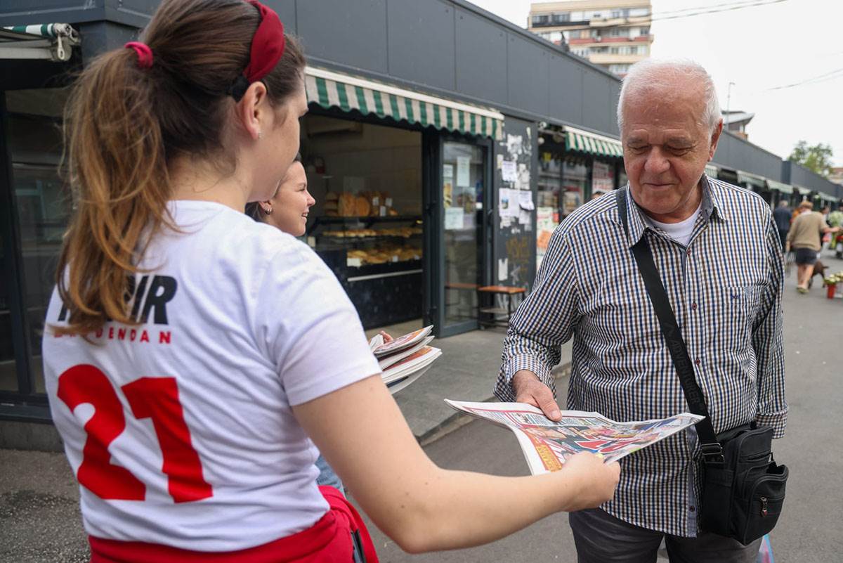 Kurir besplatni primerci, foto Petar Aleksic (2) copy.jpg