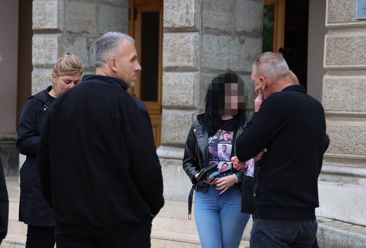 Članovi porodica žrtava Uroša Blažića (9).jpg