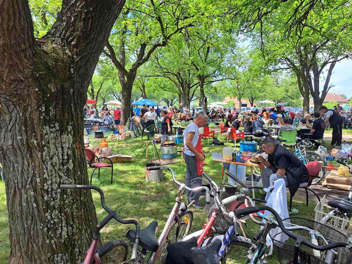 Gulašijada u Debeljači (27).jpg