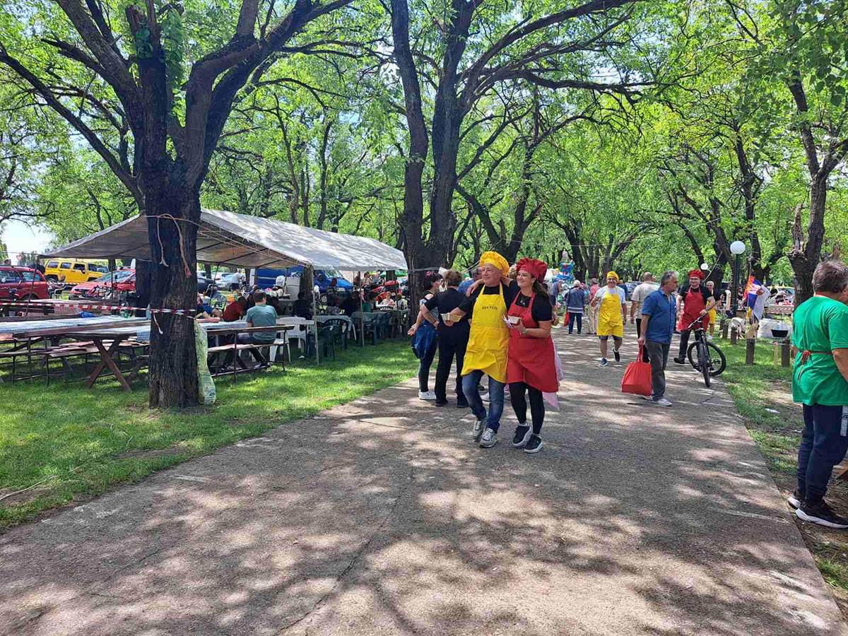 Gulašijada u Debeljači (28).jpg