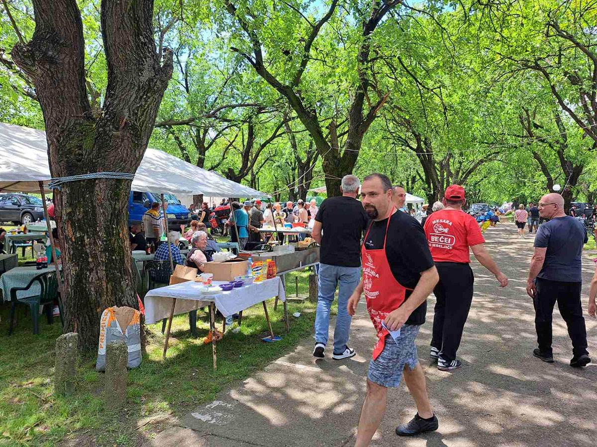 Gulašijada u Debeljači (30).jpg