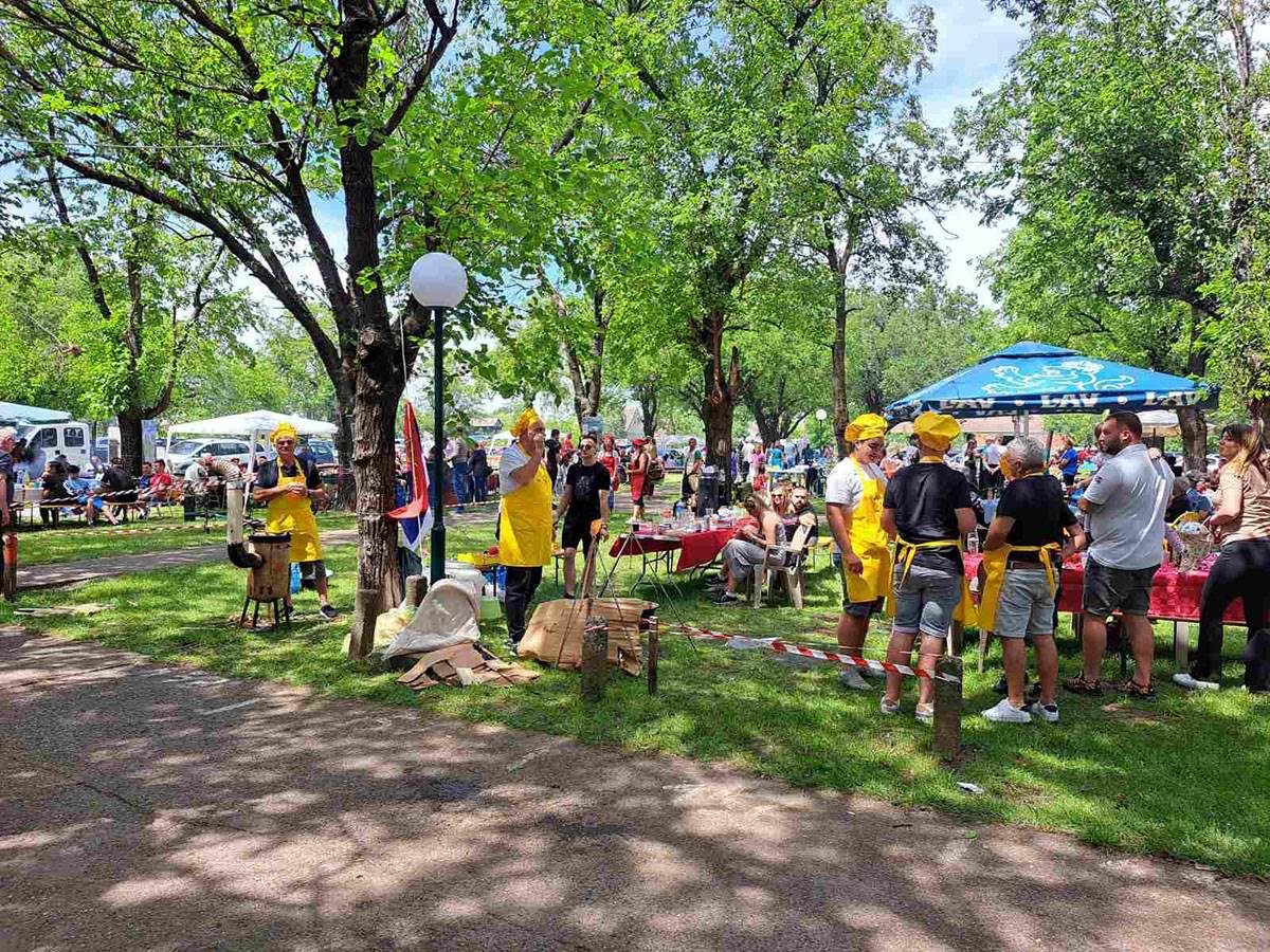 Gulašijada u Debeljači (32).jpg