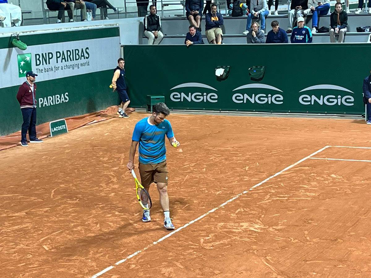 Miomir Kecmanović dobio na Roan Garosu