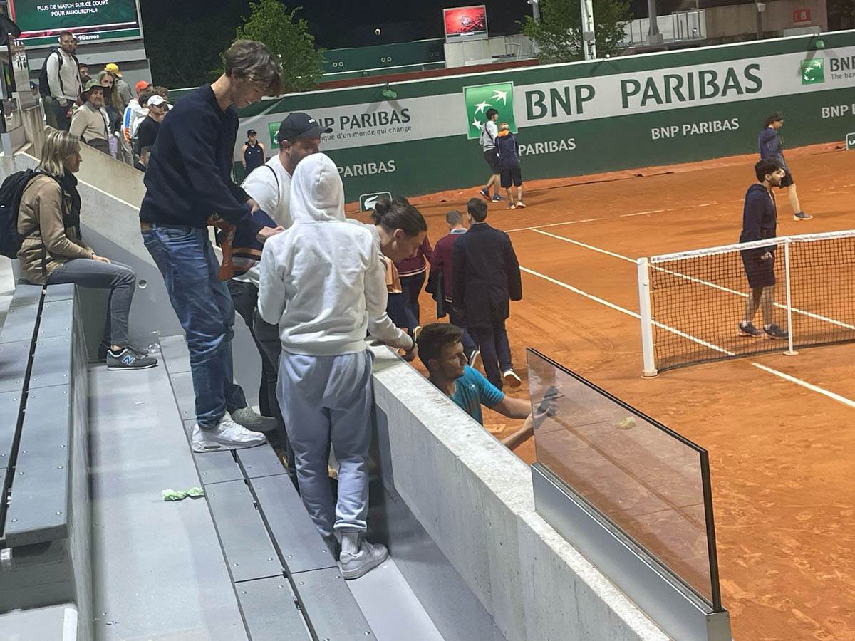 Miomir Kecmanović dobio na Roan Garosu