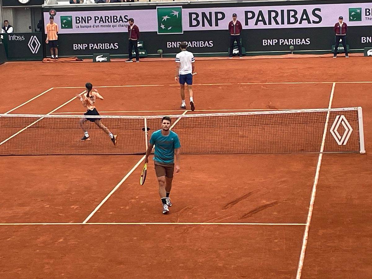 Miomir Kecmanović predao meč Danilu Medvedevu na Rolan Garosu