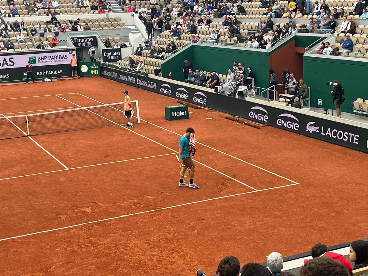 Miomir Kecmanović predao meč Danilu Medvedevu na Rolan Garosu