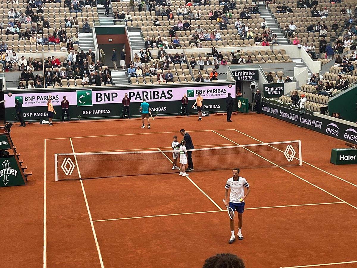 Miomir Kecmanović predao meč Danilu Medvedevu na Rolan Garosu