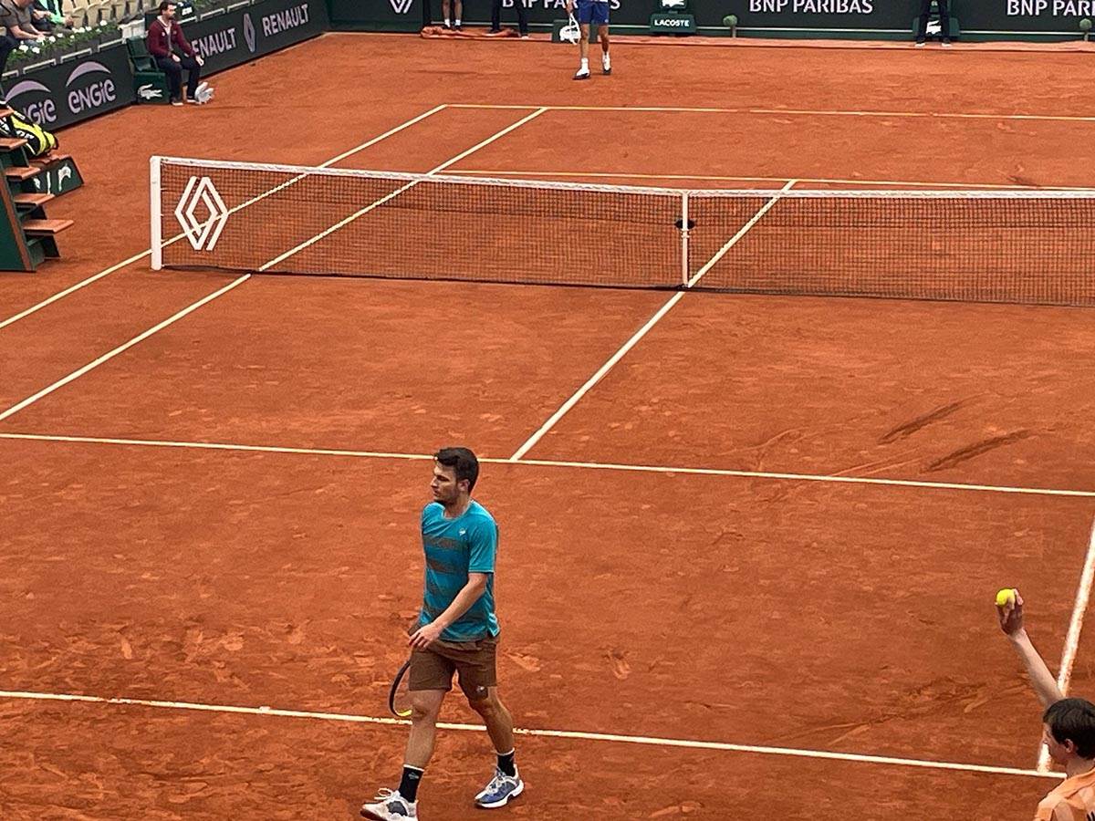 Miomir Kecmanović predao meč Danilu Medvedevu na Rolan Garosu