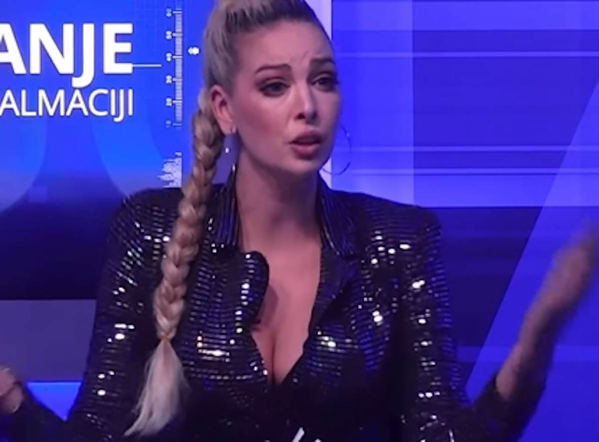Verila se Ava Karabatić, pokazala prsten nakon blama sa AI dečkom