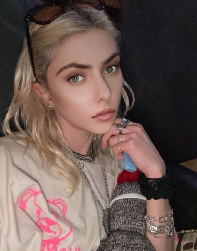 Tejlor Momsen (5).png