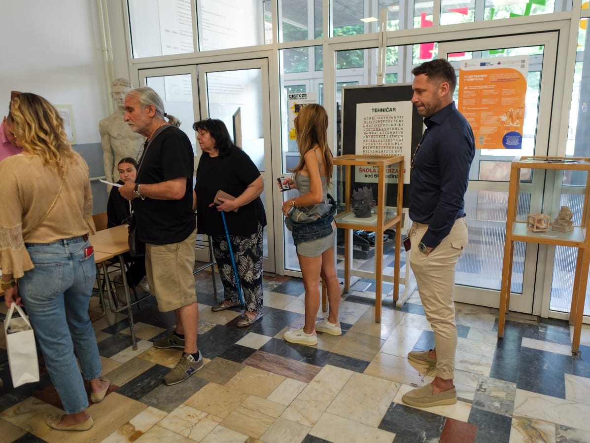 Dusko tosic dosao na glasanje (1).jpg