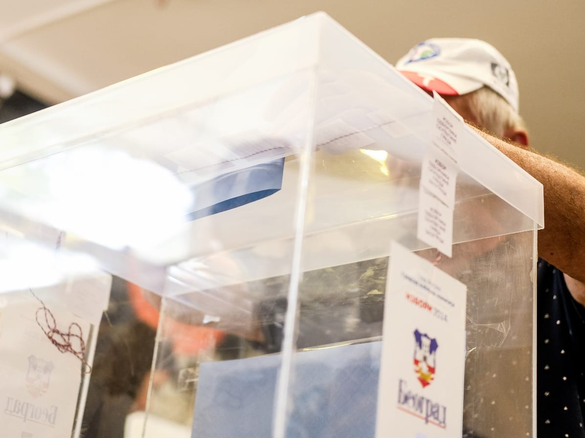 Izbori glasanje glasacka kutija pokrivalice (3).jpg