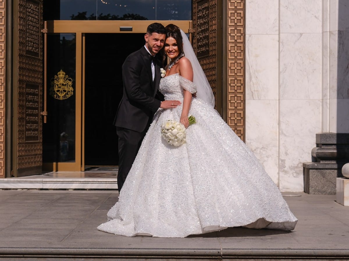 Tamara Milutinovic i Darko Jevtic napustili hram (5).jpg